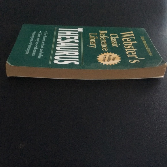 Thesaurus (Webster's Classic Reference Library, New Revised Edition) - Picture 4 of 7